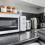 Stylish, Fully Equipped Central Apartment Beside Hyde Park
